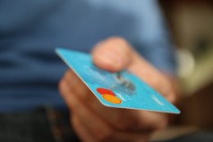 Uitspraak: Creditcardmaatschappij doet geen onderzoek naar inkomen en schendt bijzondere zorgplicht